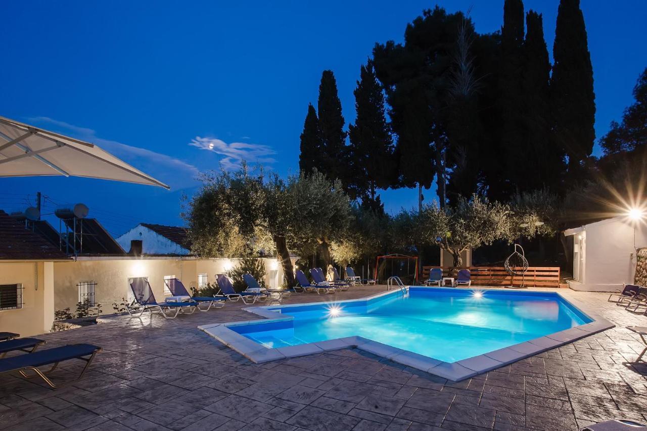 Olive Grove Poolside Apartments Benitses  Bagian luar foto