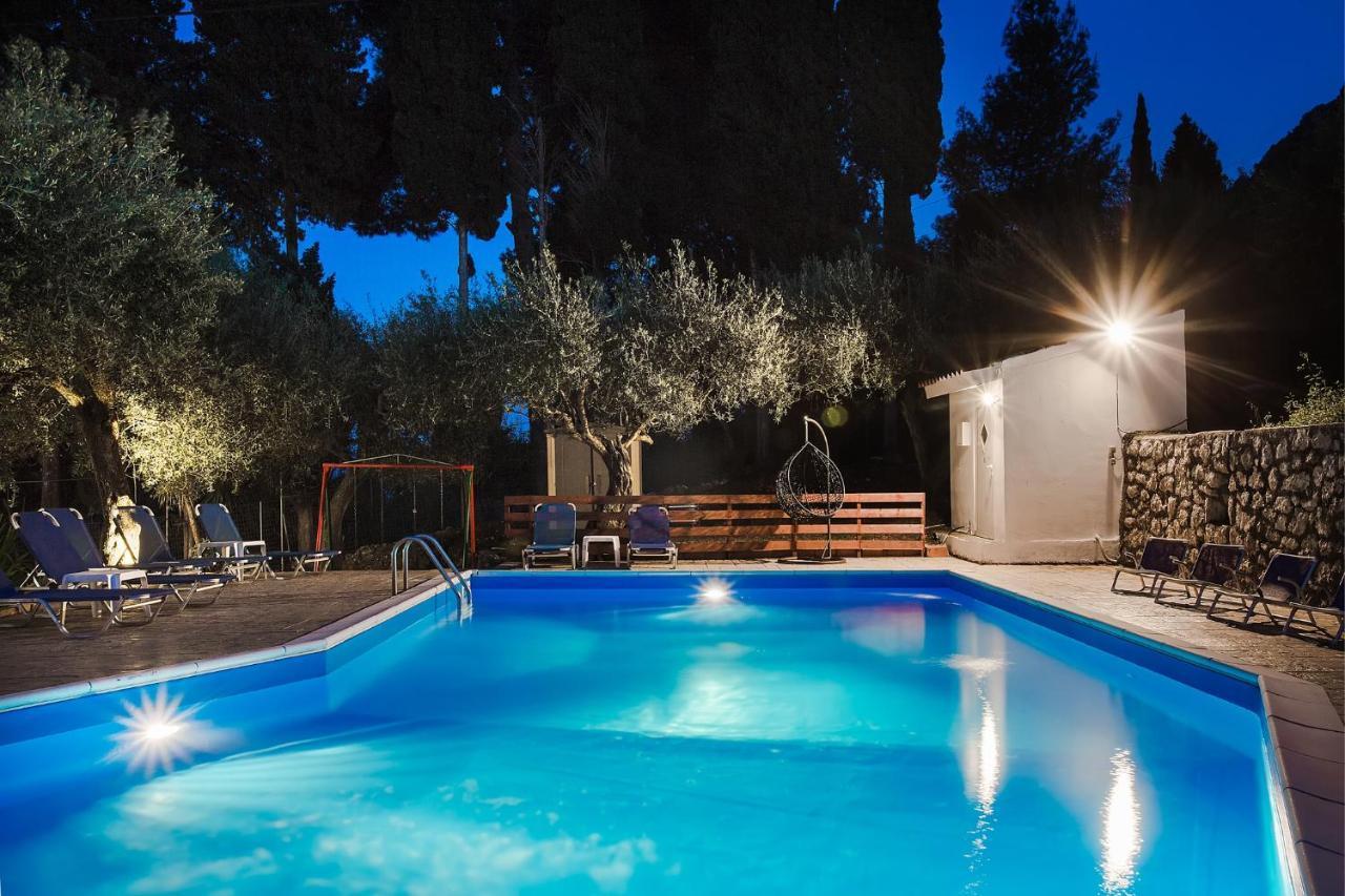 Olive Grove Poolside Apartments Benitses  Bagian luar foto