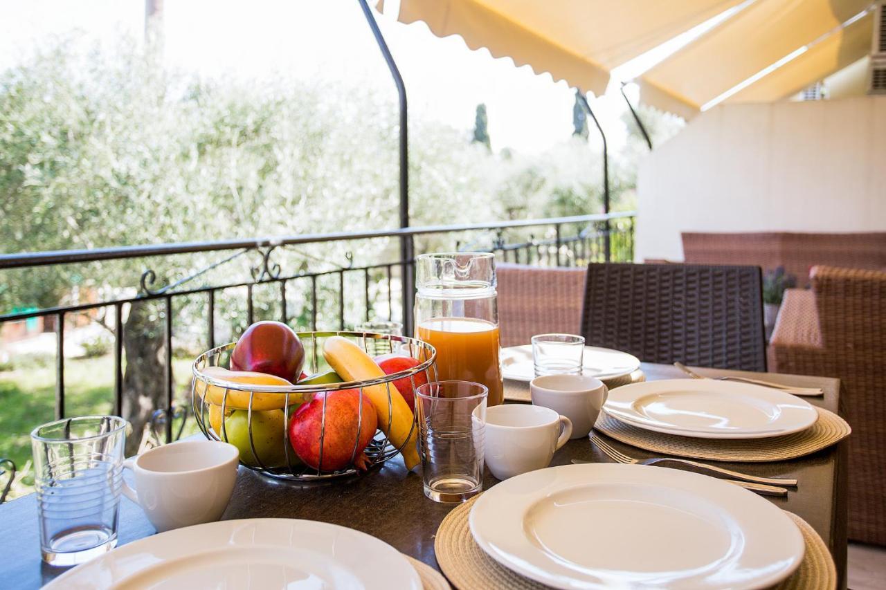 Olive Grove Poolside Apartments Benitses  Bagian luar foto