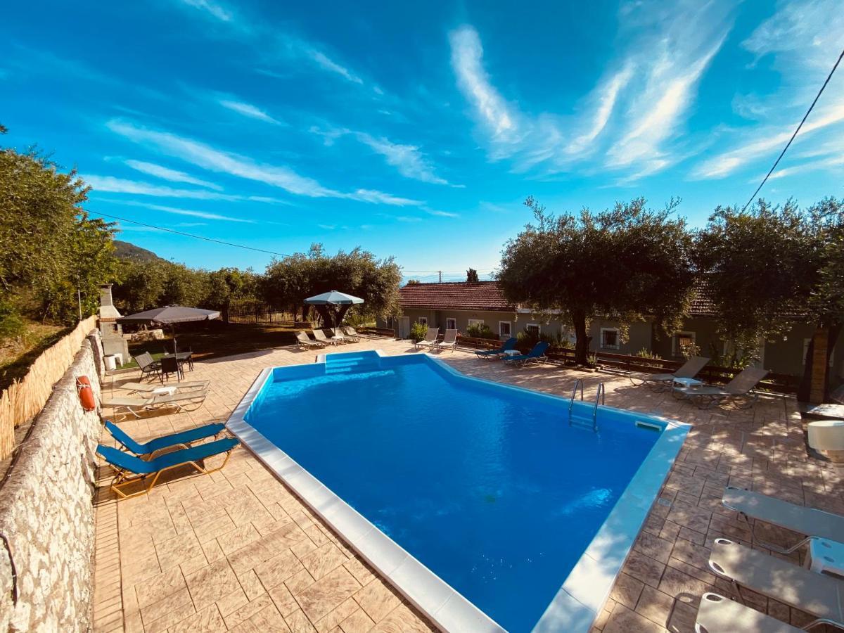 Olive Grove Poolside Apartments Benitses  Bagian luar foto