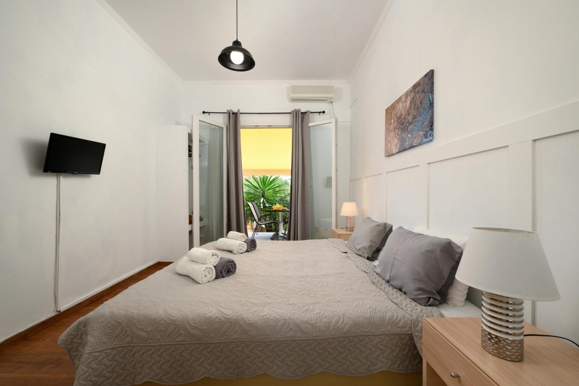 Olive Grove Poolside Apartments Benitses  Bagian luar foto