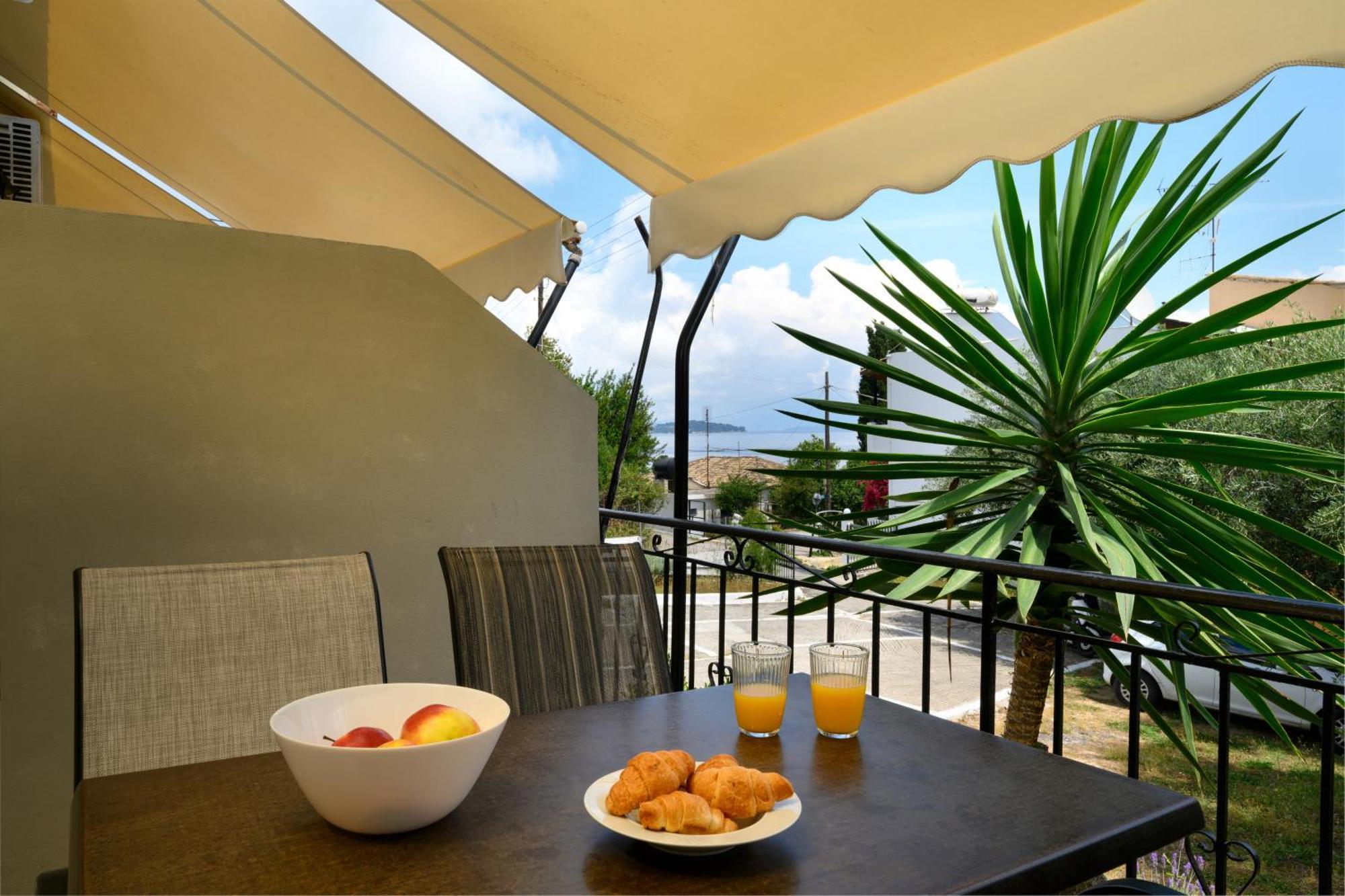 Olive Grove Poolside Apartments Benitses  Bagian luar foto