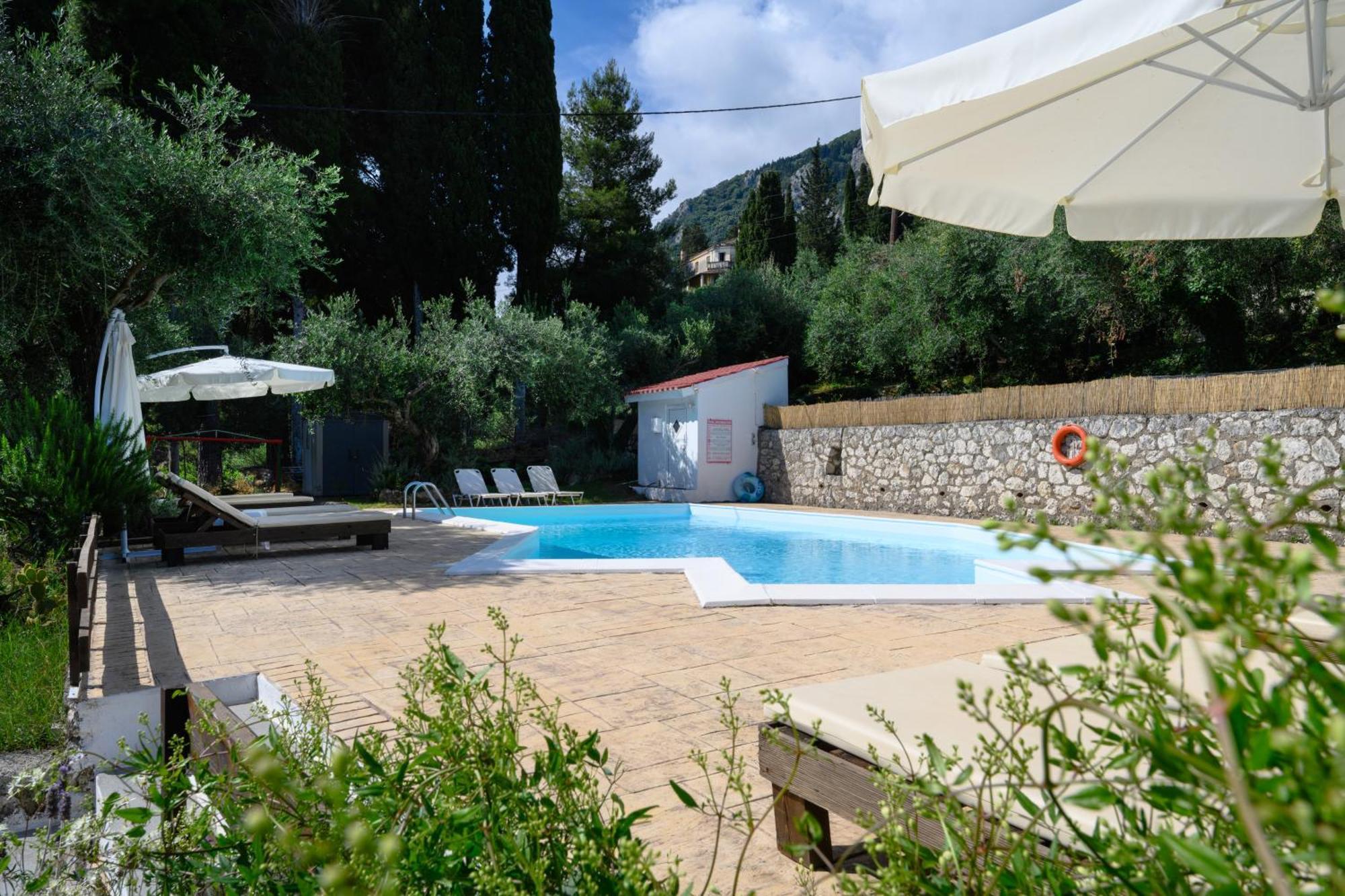 Olive Grove Poolside Apartments Benitses  Bagian luar foto