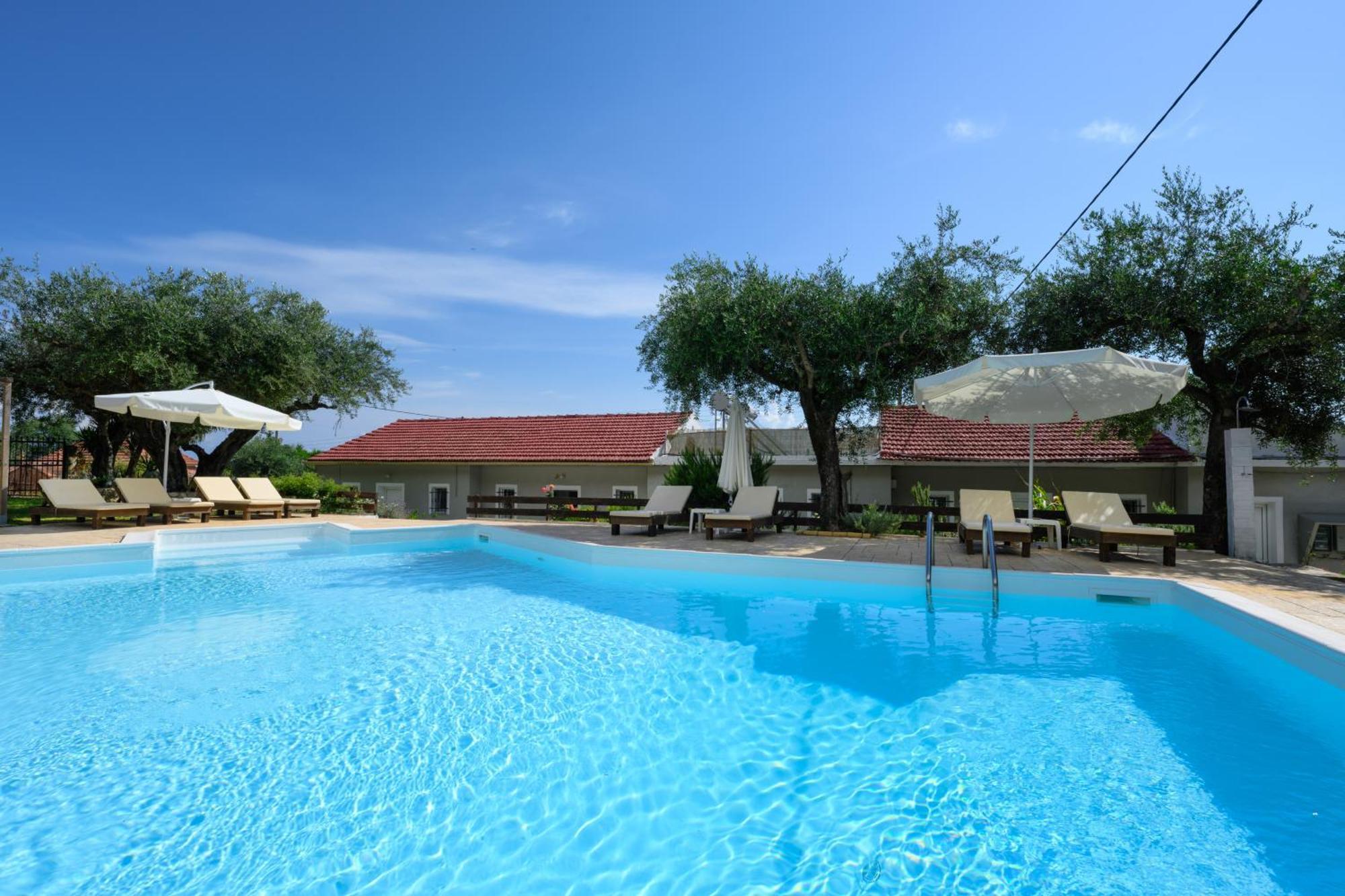 Olive Grove Poolside Apartments Benitses  Bagian luar foto