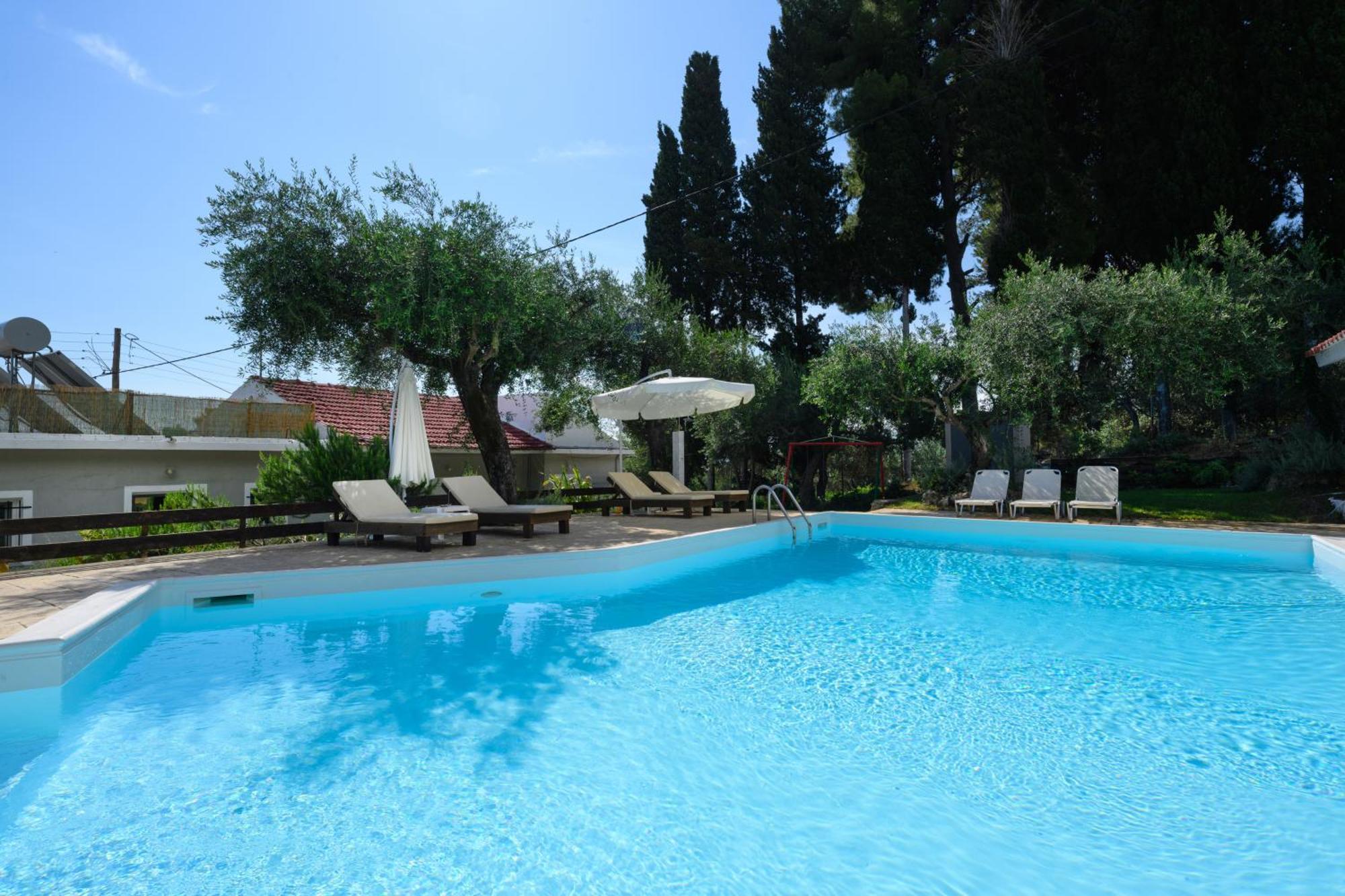 Olive Grove Poolside Apartments Benitses  Bagian luar foto