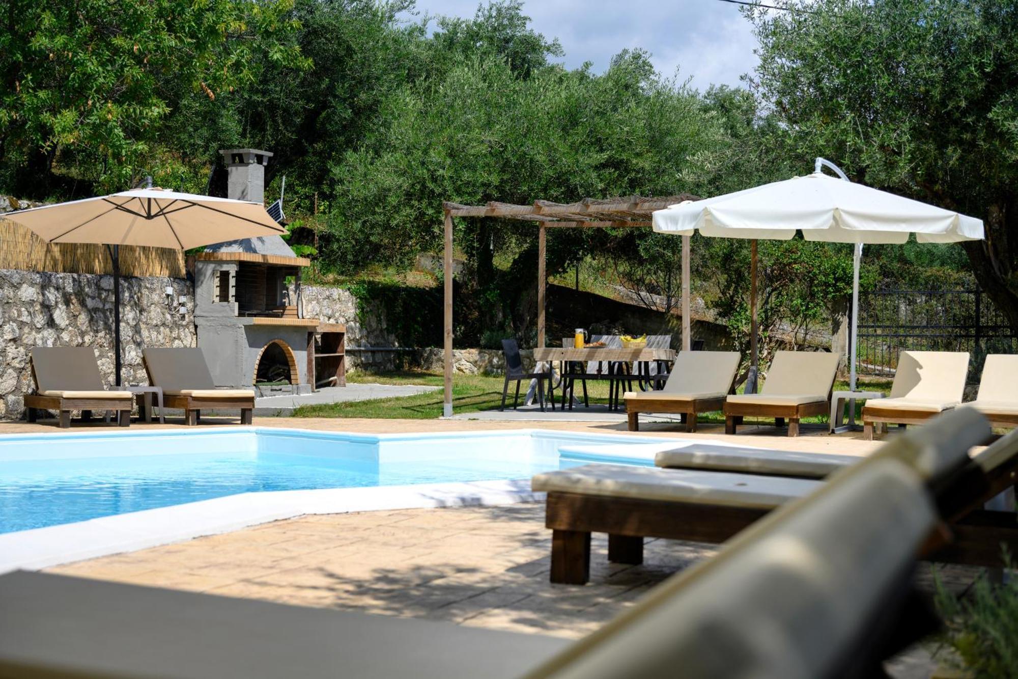 Olive Grove Poolside Apartments Benitses  Bagian luar foto