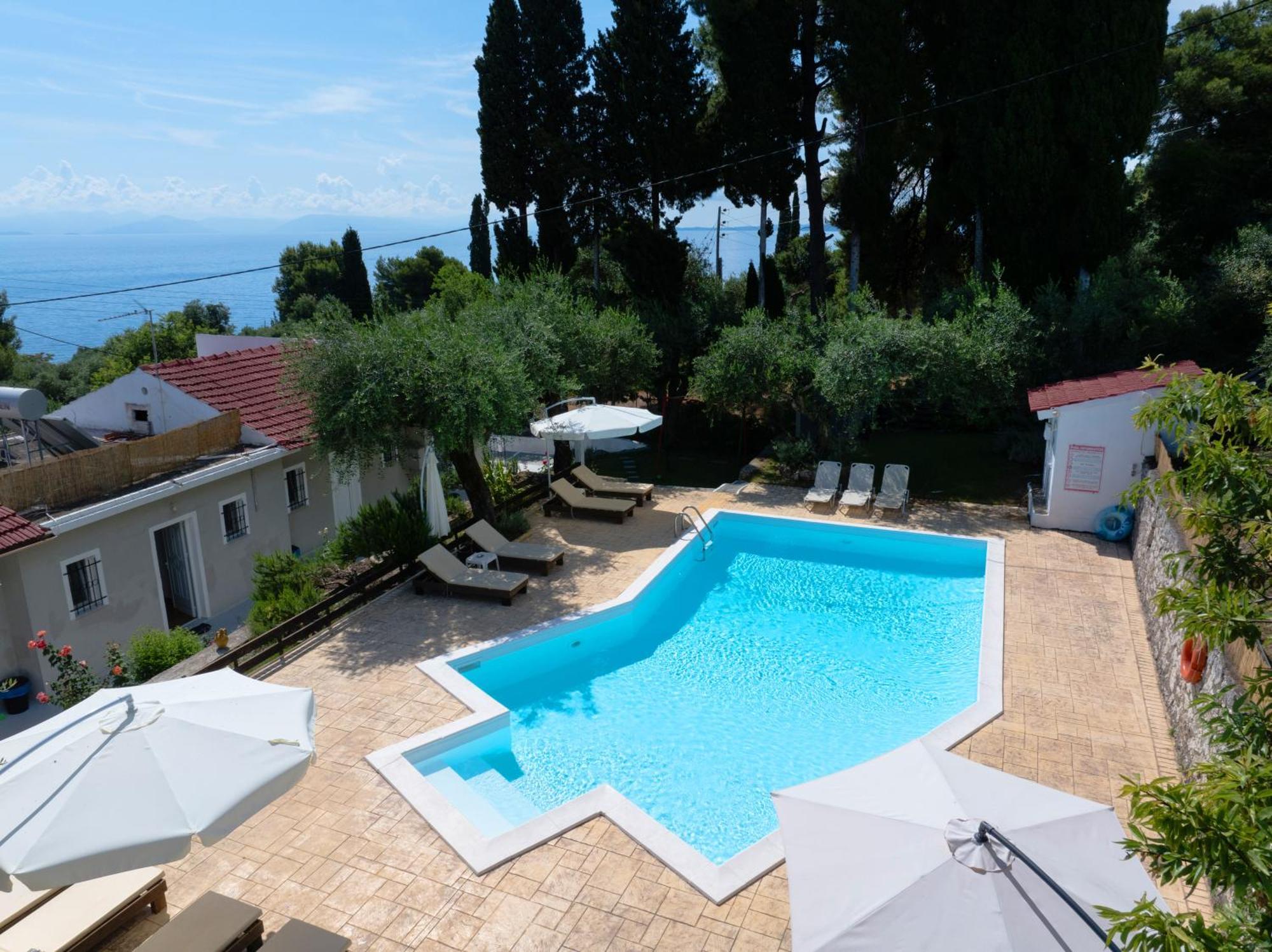 Olive Grove Poolside Apartments Benitses  Bagian luar foto