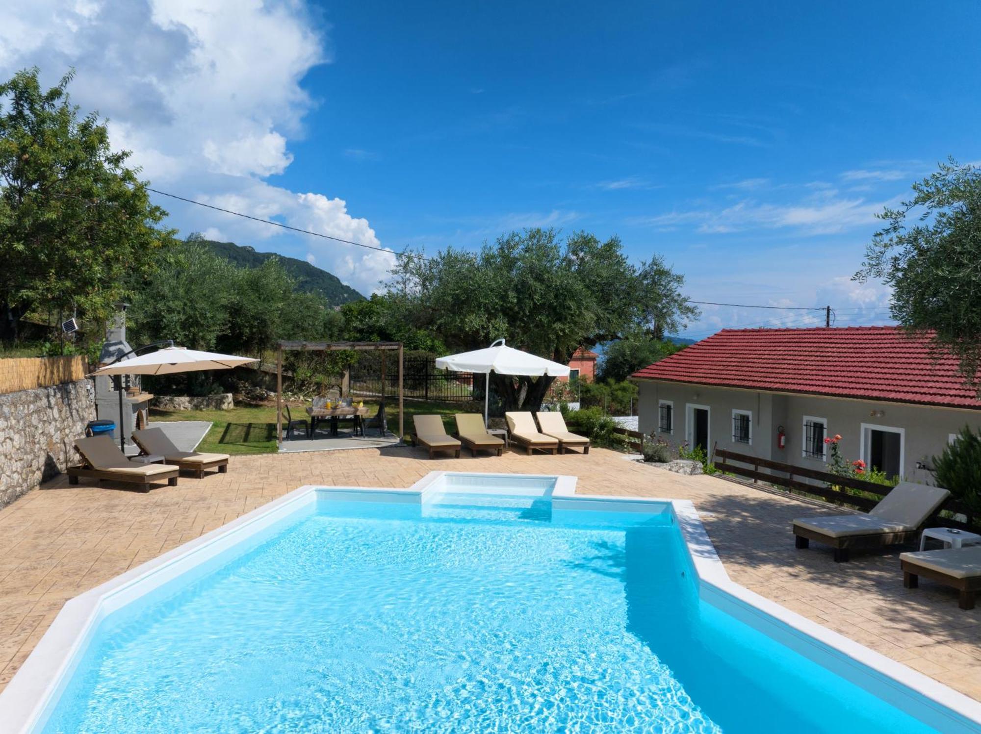 Olive Grove Poolside Apartments Benitses  Bagian luar foto